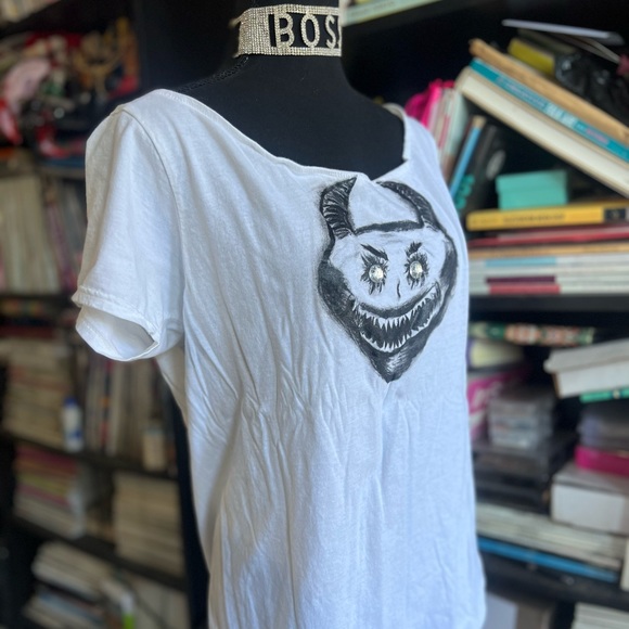 Hand Painted Tee - Picture 4 of 8